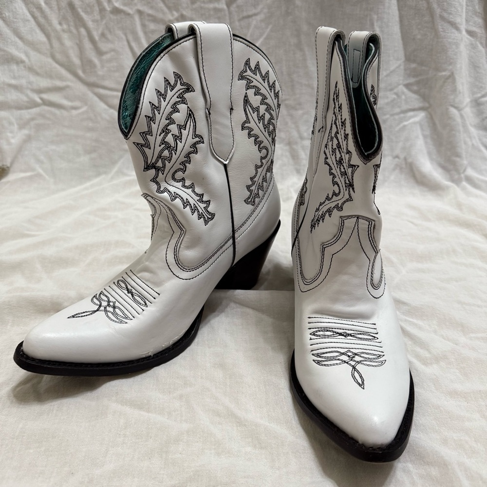 Corral White Cowgirl Boots Ankle Length Size 6.5